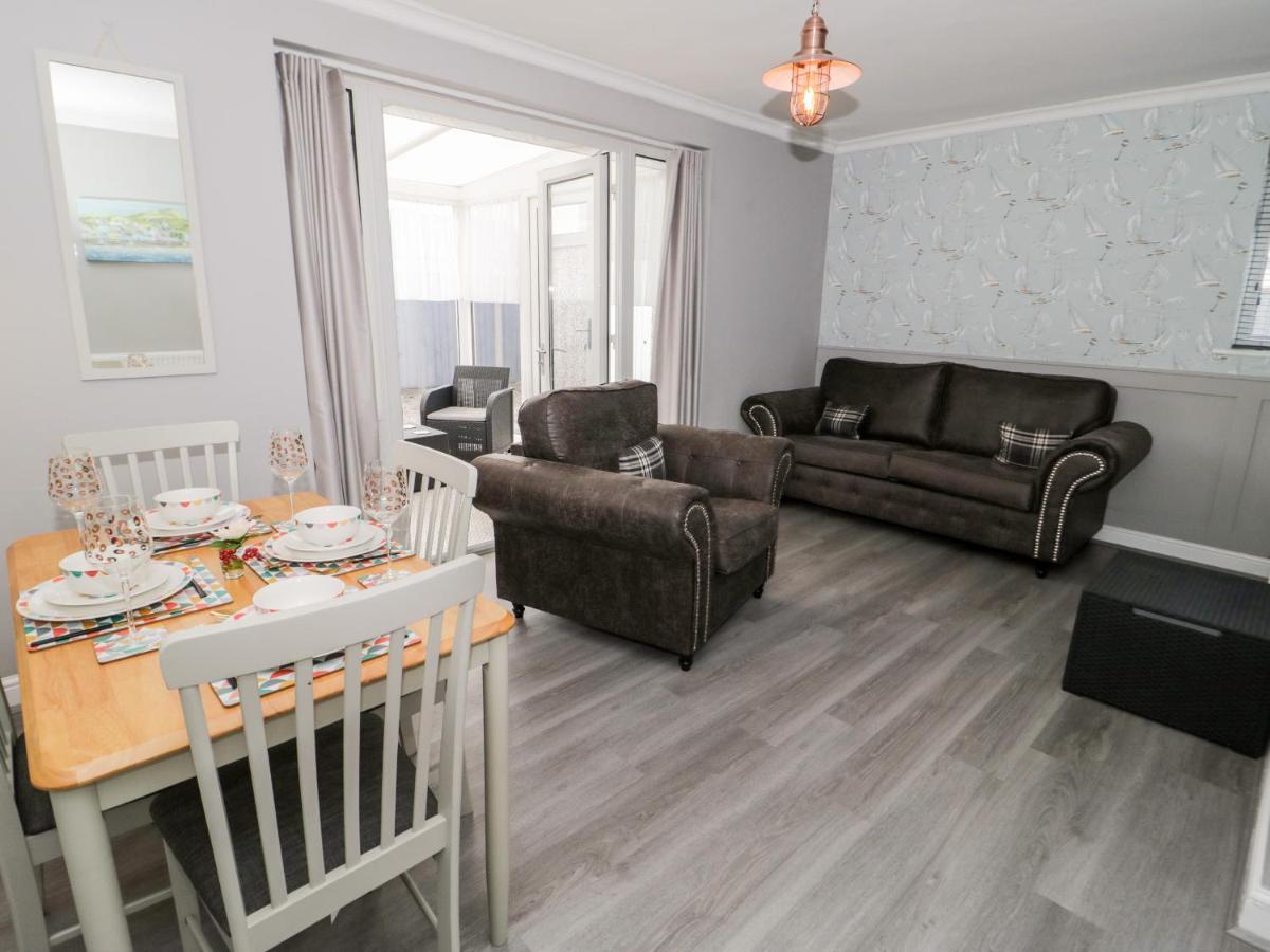 Вилла Seaside Retreat Престатин Экстерьер фото